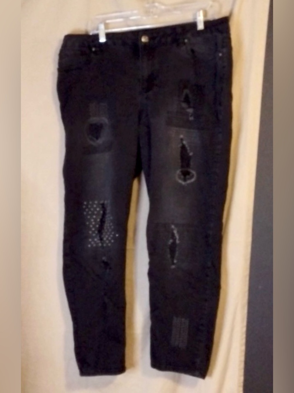 Women's Black Distressed Ankle Jeans